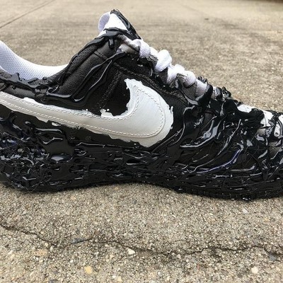 真硬核定制，被「毒液」侵蝕的 Nike 小白鞋太逼真了！